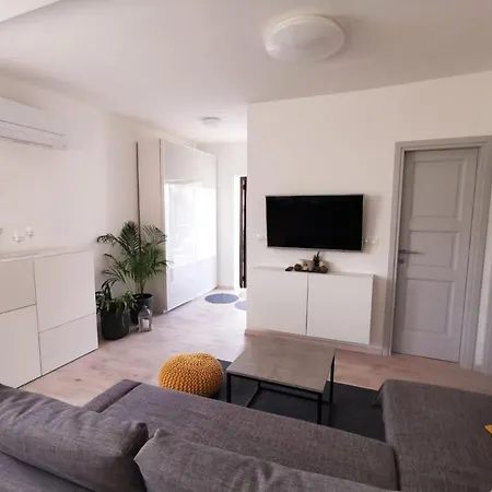 Apartman Sara *