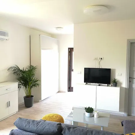 Apartman Sara *